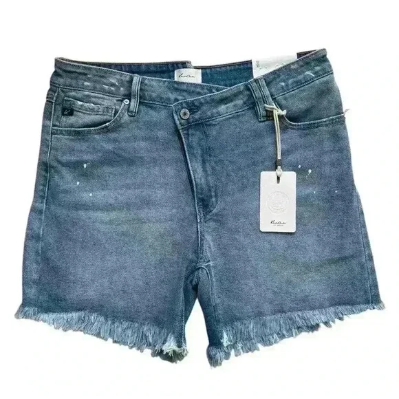 NWT - KanCan Dahana High-Rise Shorts in Medium Wash -Size 13/30 - Picture 1 of 5